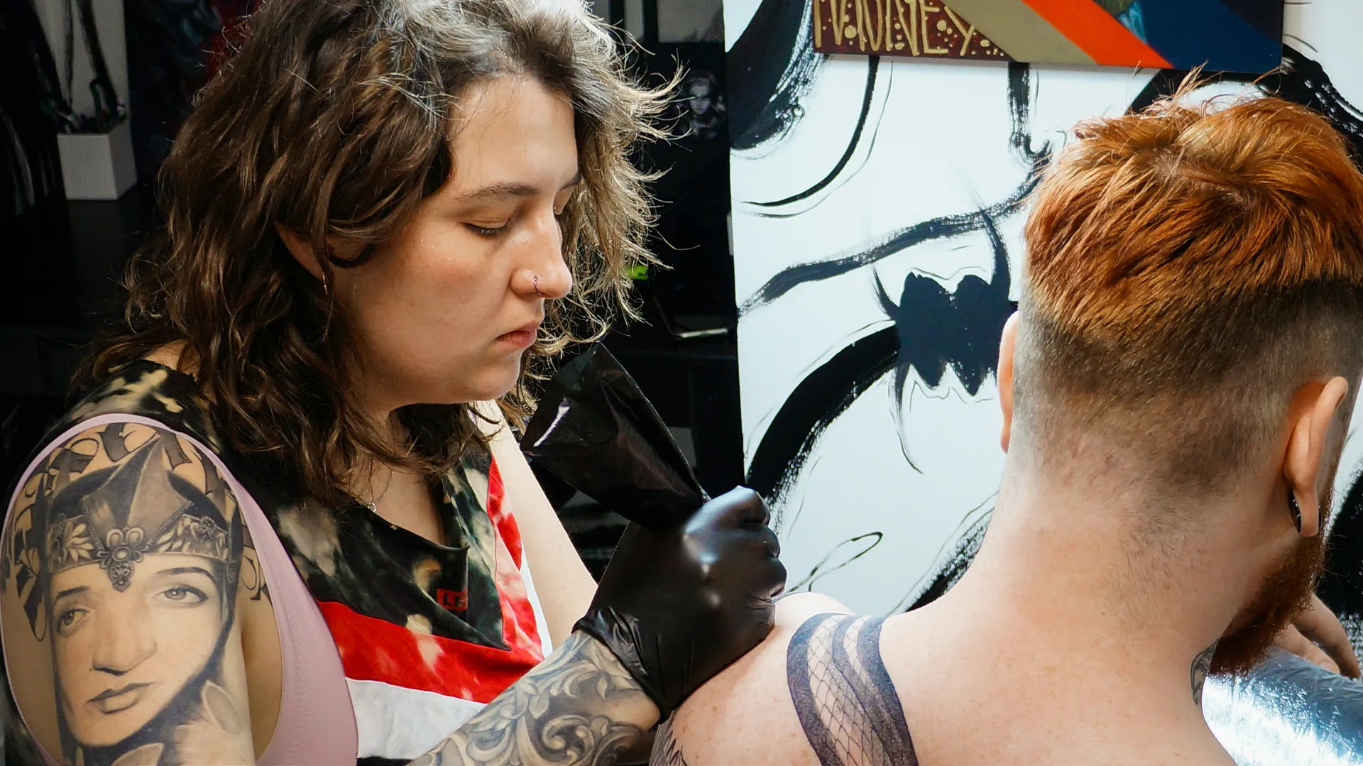Tattoo-Handwerk — Präzision und Detail